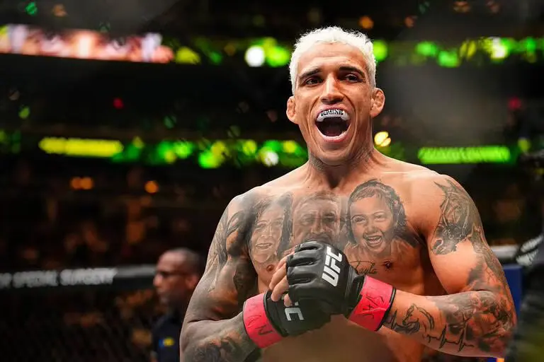 Charles Oliveira Signs New 8 Fight UFC Deal