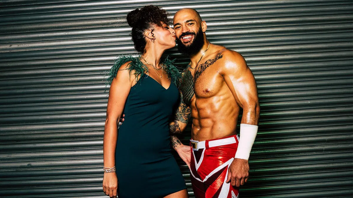 Samantha Irvin Claps Back At Fans Who Called Him A Jobber, Attends AEW Event